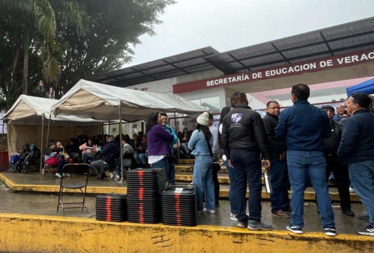 Toma de SEV afecta a los mismos maestros y estudiantes, dirigentes se precipitaron