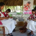 Tejiendo identidad, artesanas de Chalma transmiten el legado del Quexquémitl