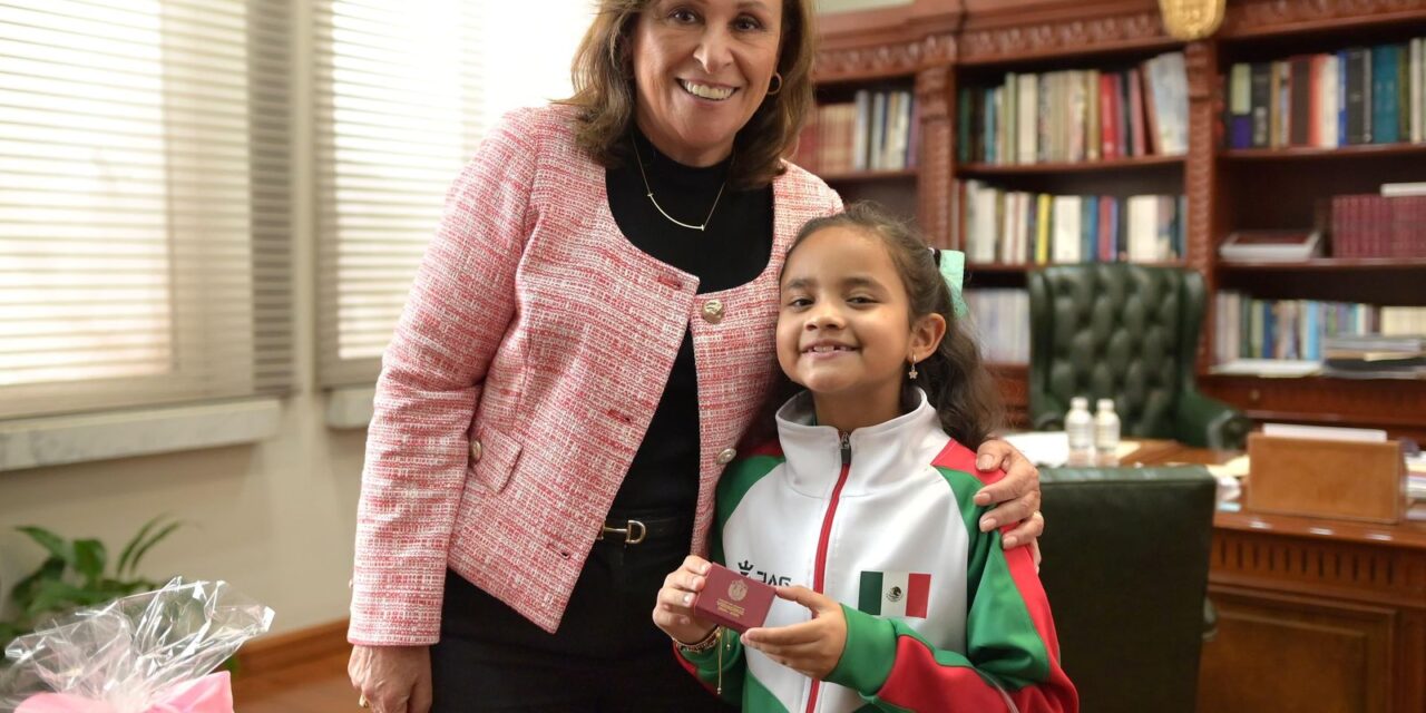 Gobernadora recibe a campeona nacional de esgrima Leane Ramos