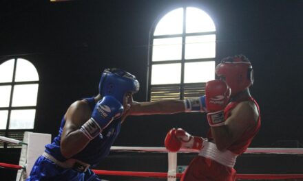 Pugilistas avanzan en la pelea por el oro