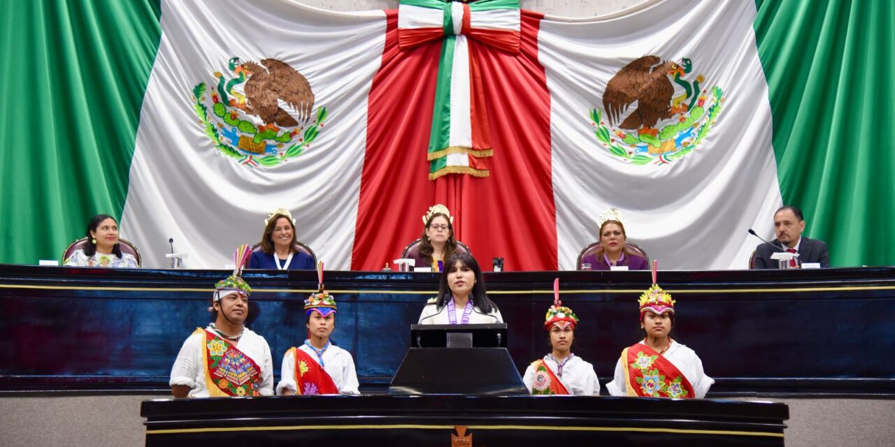 Entrega Congreso de Veracruz Premio Estatal de la Mujer a la mejor estudiante del mundo