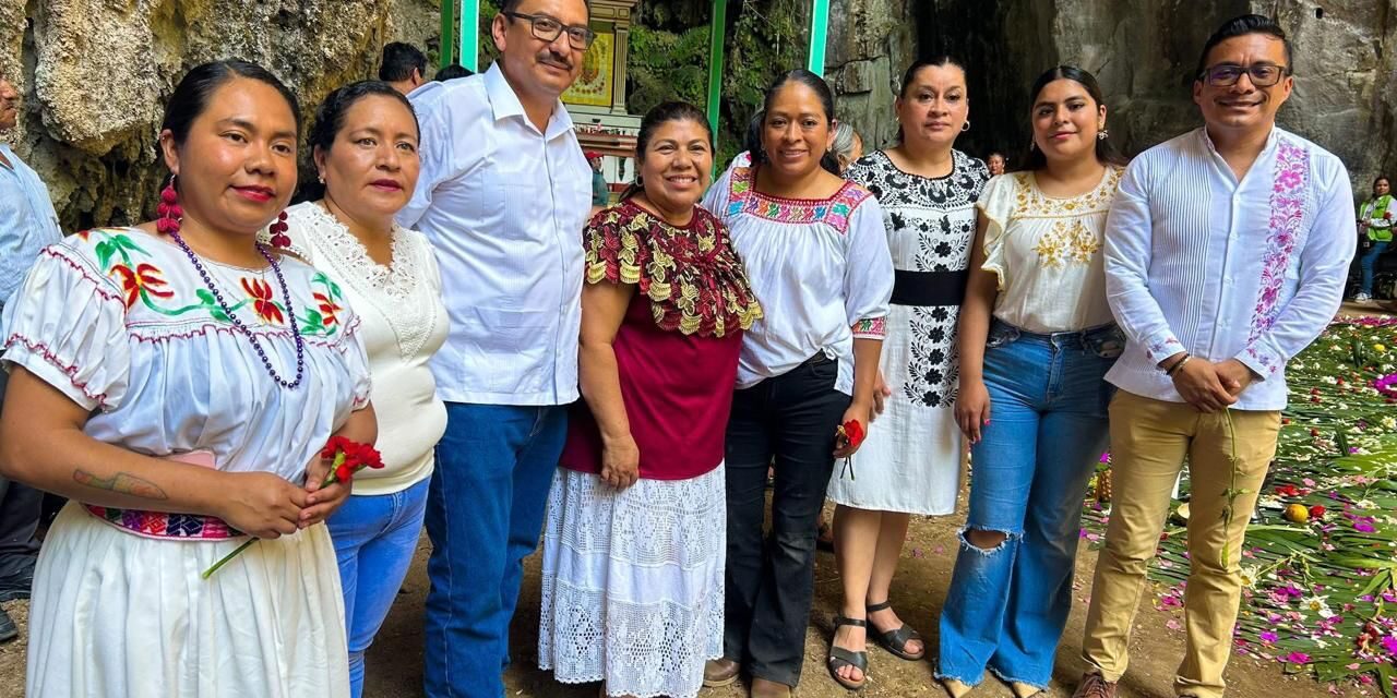 Más de 4 mil personas celebran los Xochitlallis en la Cueva de las Golondrinas