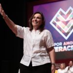 Rocío Nahle luce deshilado de Tlacotalpan en su Informe de 100 Días